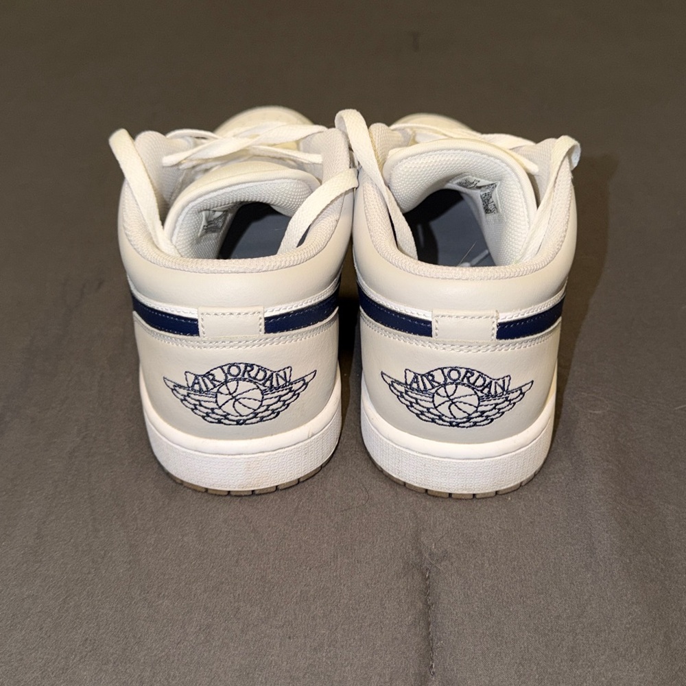Jordan 1 Low - Picture 4 of 6
